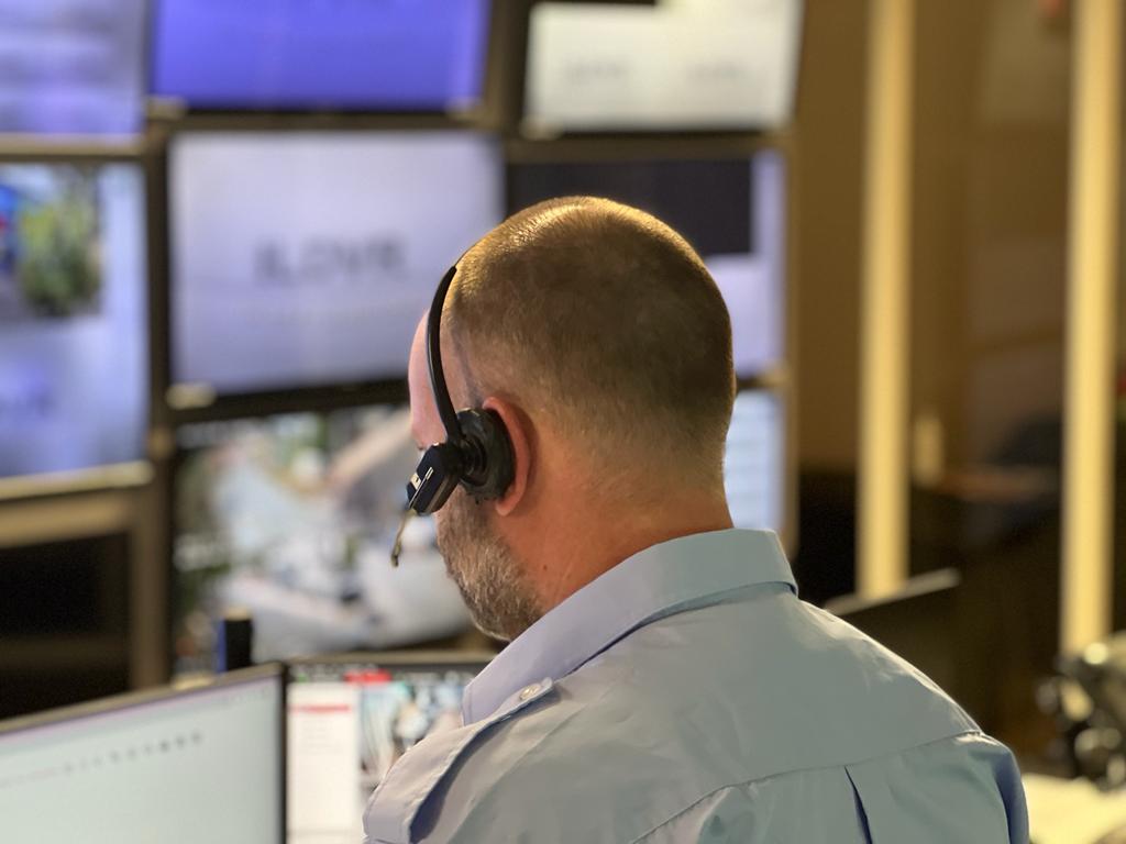 Huschka operator verwerkt een camera melding.