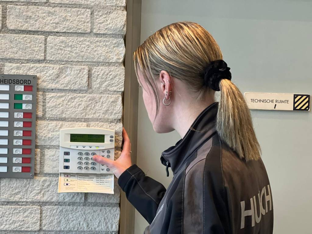 Huschka beveiliger bestuurd alarmsysteem na alarm.